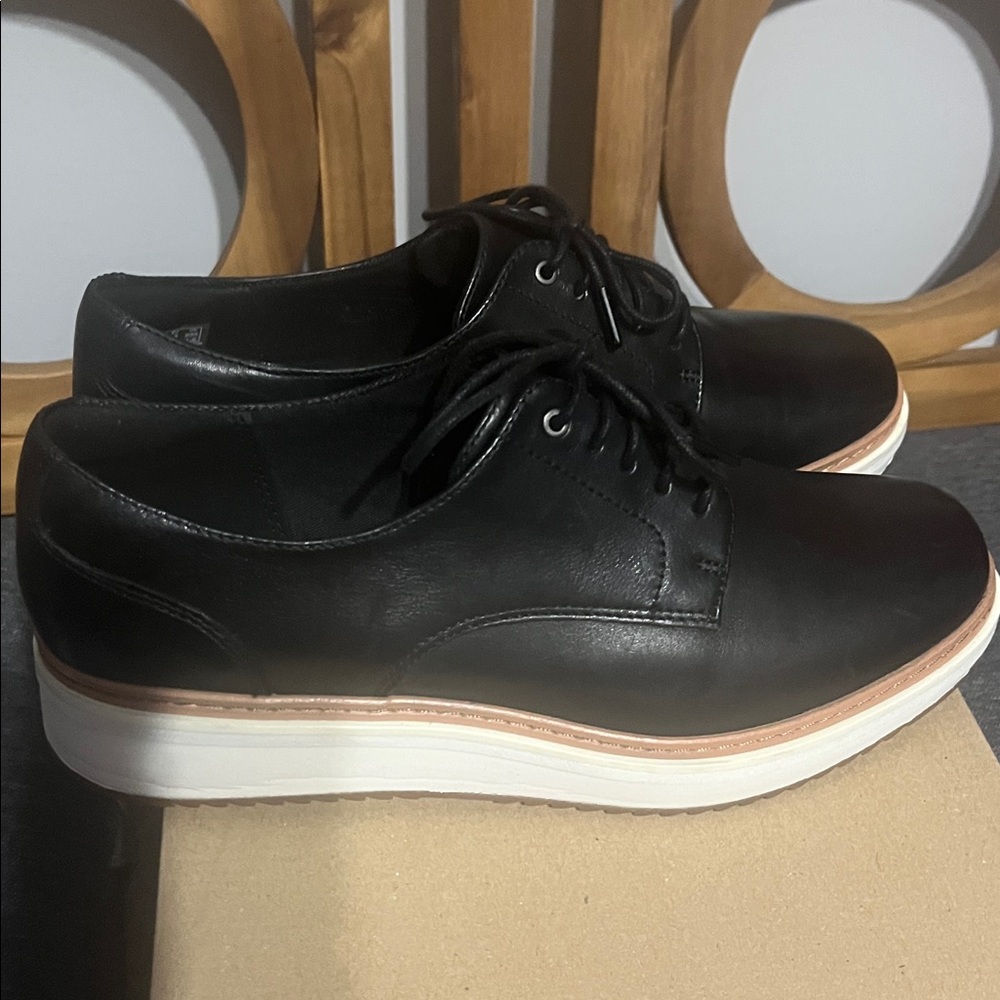 Clarks Black Leather Platform Lace-Up Sneakers - Picture 5 of 7